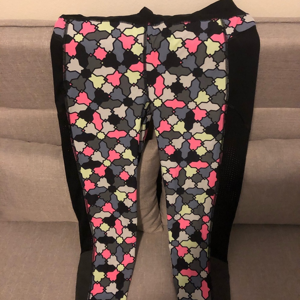 Sweaty Betty size XL leggings with rear pocket